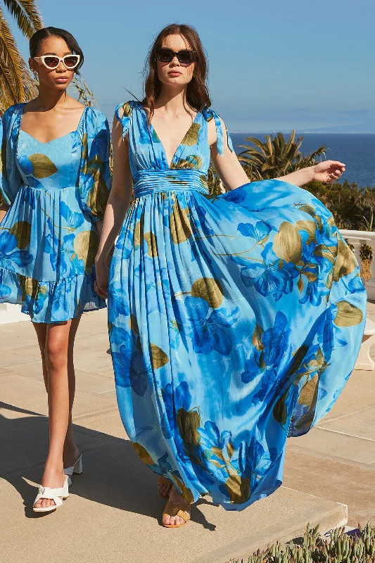 Chic, modern looks for the stylish woman   Neiva Floral Descanso Pleated Maxi Dress