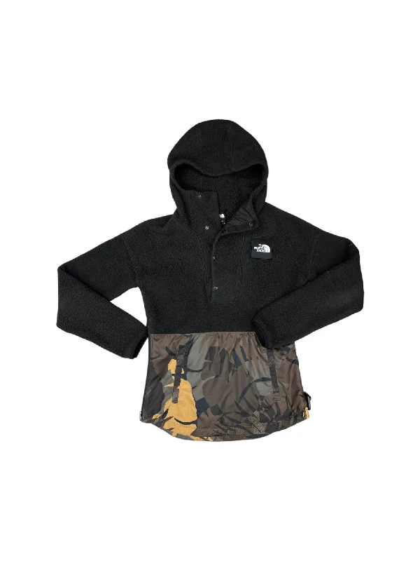 Effortlessly chic outfits for the modern woman   Jacket Faux Fur & Sherpa By The North Face  Size: Xs